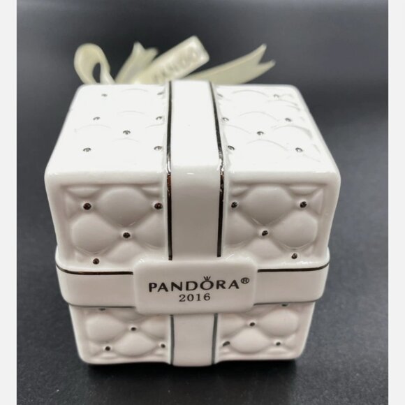 PANDORA CHRISTMAS Porcelain ORNAMENT-2016 - Picture 4 of 6